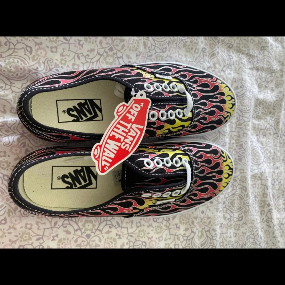 V.A.N.S 🔥Flames Stile 🔥 - Picture 3 of 4